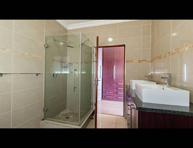3 BEDROOM CLUSTER FOR SALE IN BEDFORDVIEW